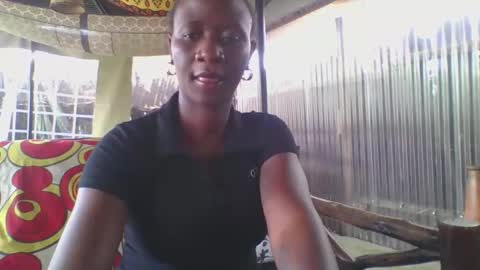 Snapshot of sweet_blackberry93 chatting on 09-13-25, 12:16 bella online show from 09-13-25, 12:16