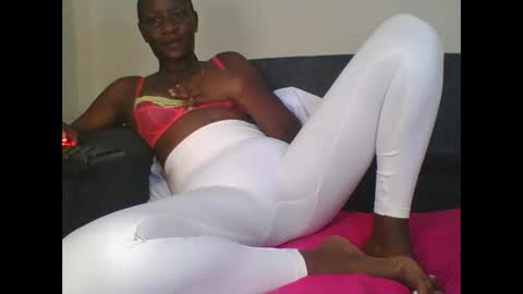 Snapshot of sweet_blackberry93 chatting on 10-11-25, 09:08 bella online show from 10-11-25, 09:08