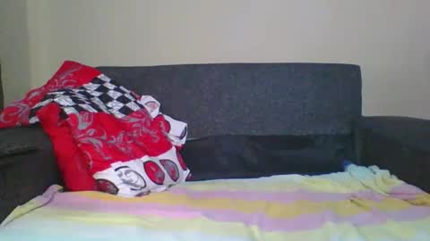 Snapshot of sweet_blackberry93 chatting on 10-18-25, 09:43 bella online show from 10-18-25, 09:43