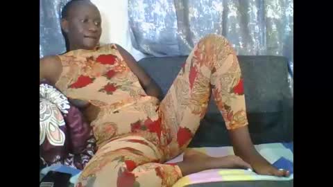 Snapshot of sweet_blackberry93 chatting on 12-01-25, 06:29 bella online show from 12-01-25, 06:29