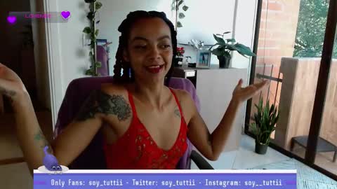 Snapshot of sweet_bluee chatting on 12-19-25, 02:02 Tutti online show from 12-19-25, 02:02
