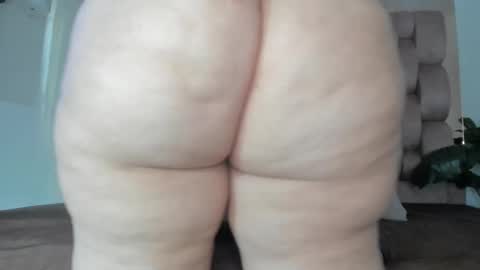 Snapshot of sweet_booty1 chatting on 10-24-25, 12:01 Chelsy  online show from 10-24-25, 12:01