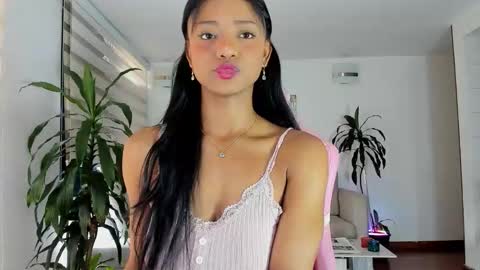 sweet_brunette88 online show from 02-18-26, 07:32