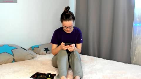 Snapshot of sweet_bun__ chatting on 10-21-25, 09:21 Christina online show from 10-21-25, 09:21