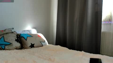 Snapshot of sweet_bun__ chatting on 10-22-25, 07:30 Christina online show from 10-22-25, 07:30