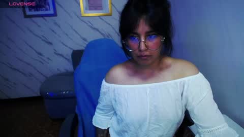 Snapshot of sweet_cam_v chatting on 05-27-26, 02:52 Hi Stream 1430 to 2100pm online show from 05-27-26, 02:52