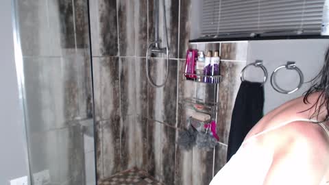 Snapshot of sweet_chantelle chatting on 01-17-25, 03:12 Chantelle online show from 01-17-25, 03:12