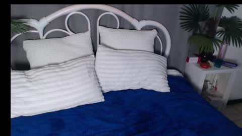 Snapshot of sweet_chantelle chatting on 11-06-25, 09:05 Chantelle online show from 11-06-25, 09:05