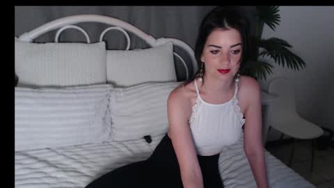 Snapshot of sweet_chantelle chatting on 11-19-25, 10:54 Chantelle online show from 11-19-25, 10:54