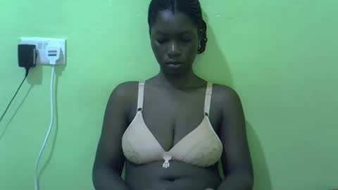 sweet_cherie1 online show from 04-22-26, 07:22