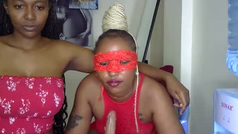 Snapshot of sweet_cindy5 chatting on 11-22-25, 02:49 sweet_cindy5 online show from 11-22-25, 02:49