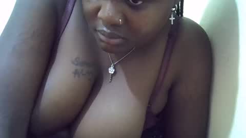 Snapshot of sweet_cindy8 chatting on 11-08-25, 06:02 Queen cindy online show from 11-08-25, 06:02