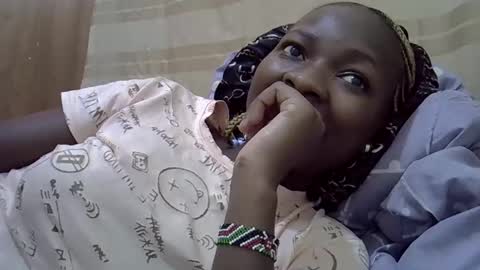 Snapshot of sweet_eldah chatting on 10-01-25, 05:46 Sweet eldah online show from 10-01-25, 05:46