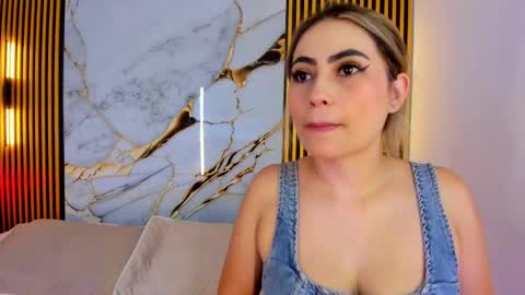 sweet_flame_ online show from 09-26-25, 07:51