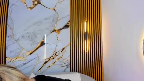 sweet_flame_ online show from 10-01-25, 07:09