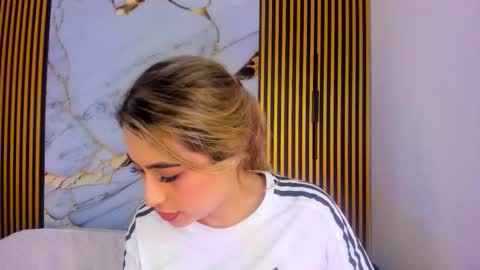 sweet_flame_ online show from 10-22-25, 07:46