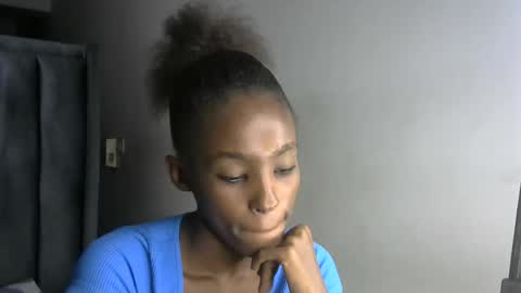 Snapshot of sweet_freaky chatting on 12-03-25, 05:33 sweet_freaky online show from 12-03-25, 05:33