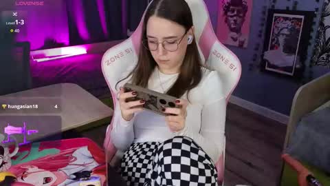 Alice online show from 11-28-25, 04:15