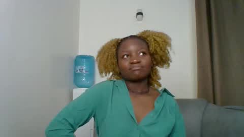 Snapshot of sweet_jenica chatting on 06-09-26, 04:35 ESTHER NEEMA online show from 06-09-26, 04:35