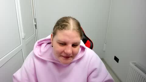 Snapshot of sweet_karla_la chatting on 05-04-26, 06:42 Karla online show from 05-04-26, 06:42