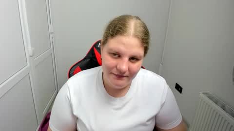 Snapshot of sweet_karla_la chatting on 05-28-26, 02:03 Karla online show from 05-28-26, 02:03