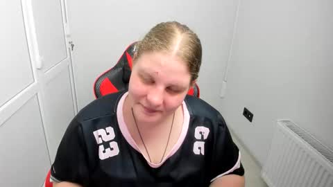 Snapshot of sweet_karla_la chatting on 06-08-26, 01:11 Karla online show from 06-08-26, 01:11
