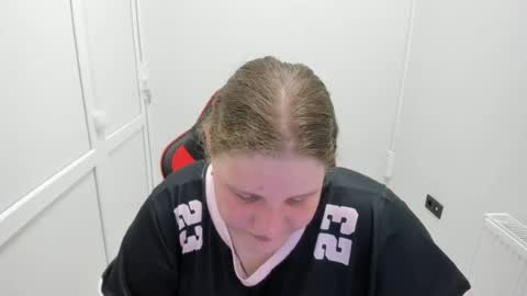 Snapshot of sweet_karla_la chatting on 06-12-26, 07:07 Karla online show from 06-12-26, 07:07