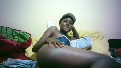 Snapshot of sweet_katrina2 chatting on 03-08-25, 12:52 millarn online show from 03-08-25, 12:52