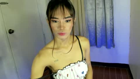 sweet_kyliexx online show from 06-15-26, 05:20