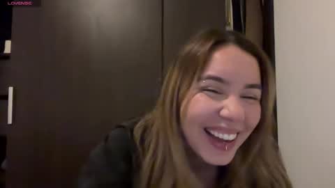 Snapshot of sweet_larissa_ chatting on 01-11-26, 01:43 Larissa online show from 01-11-26, 01:43