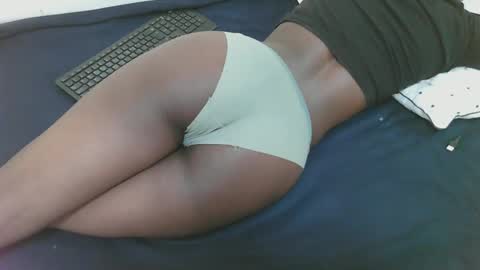 sweet_larra online show from 11-04-25, 07:51