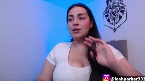 Snapshot of sweet_leah33 chatting on 10-17-25, 06:43 Leah online show from 10-17-25, 06:43