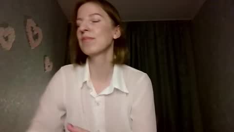 sweet_lilbunny online show from 09-30-25, 04:12