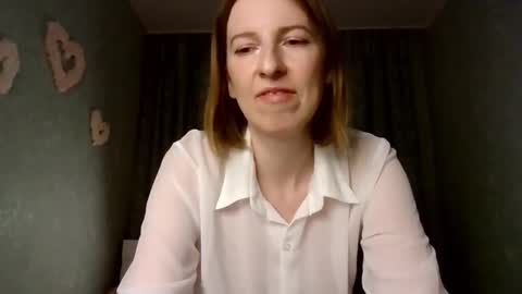 sweet_lilbunny online show from 10-16-25, 03:35