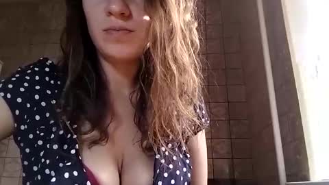 Snapshot of sweet_lilgirl_x chatting on 02-08-25, 09:46 Anna online show from 02-08-25, 09:46