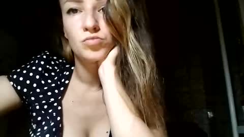 Snapshot of sweet_lilgirl_x chatting on 03-11-25, 06:30 Anna online show from 03-11-25, 06:30