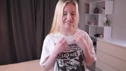 Lily online show from 04-27-26, 07:12