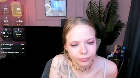 Snapshot of sweet_lucile chatting on 05-01-26, 06:45 Lucy online show from 05-01-26, 06:45