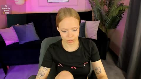 Snapshot of sweet_lucile chatting on 05-23-26, 02:10 Lucy online show from 05-23-26, 02:10