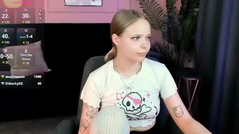 Snapshot of sweet_lucile chatting on 06-10-26, 06:40 Lucy online show from 06-10-26, 06:40