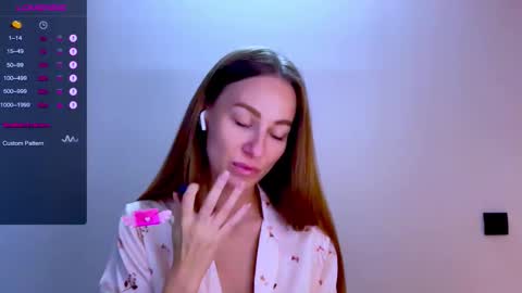 Mia online show from 09-21-25, 11:34