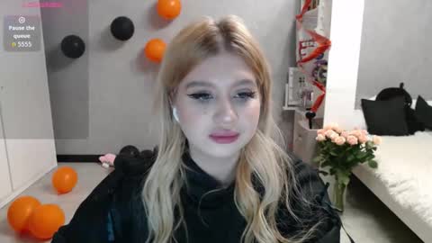 sweet_nicole_333 online show from 10-28-25, 07:12