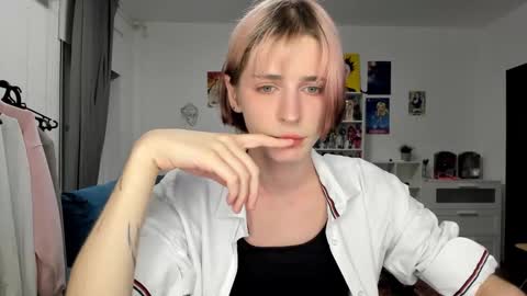 kira online show from 03-15-26, 07:09