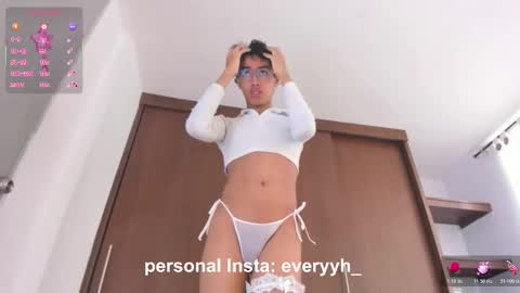 Snapshot of sweet_poetry chatting on 11-23-25, 06:52 Ev online show from 11-23-25, 06:52