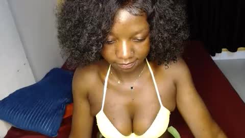 ellanah Tracie online show from 11-30-25, 02:04