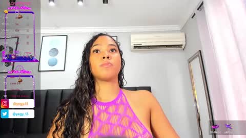 Snapshot of sweet_starxx chatting on 01-07-25, 06:35 Yeileen online show from 01-07-25, 06:35