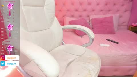 Snapshot of sweet_starxx chatting on 01-11-25, 05:40 Yeileen online show from 01-11-25, 05:40