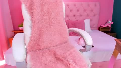 Snapshot of sweet_starxx chatting on 02-18-25, 04:05 Yeileen online show from 02-18-25, 04:05