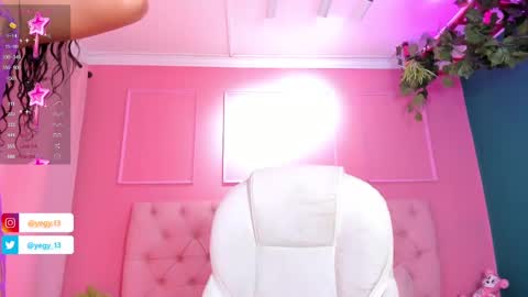 Snapshot of sweet_starxx chatting on 02-26-25, 03:30 Yeileen online show from 02-26-25, 03:30