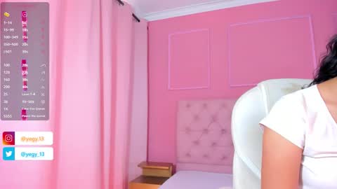 Snapshot of sweet_starxx chatting on 09-23-25, 07:06 Yeileen online show from 09-23-25, 07:06